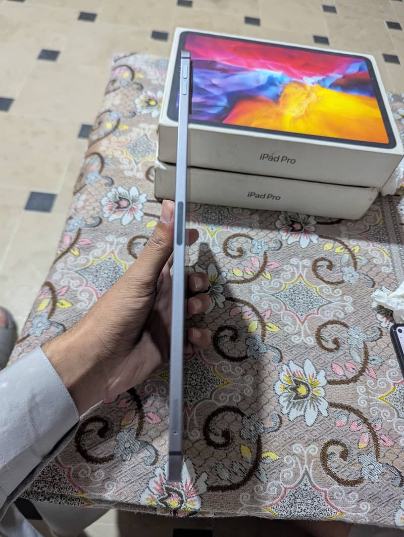 iPad Pro 2020 Sim variant 1