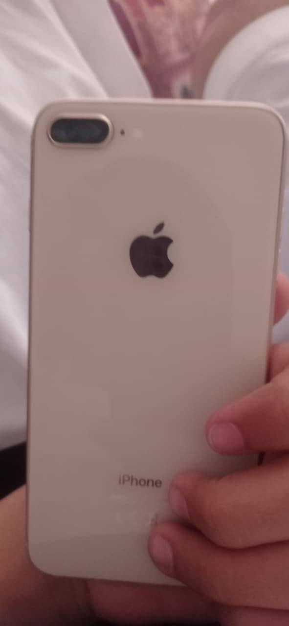 Apple iPhone 8 Plus 0