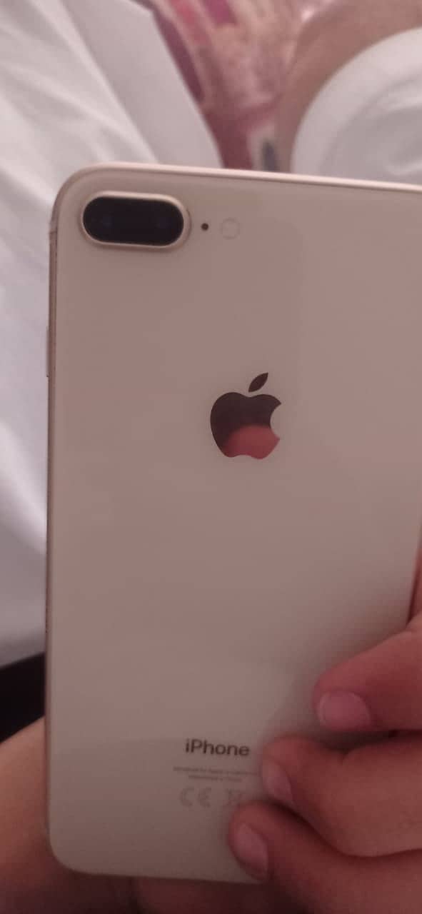 Apple iPhone 8 Plus 1