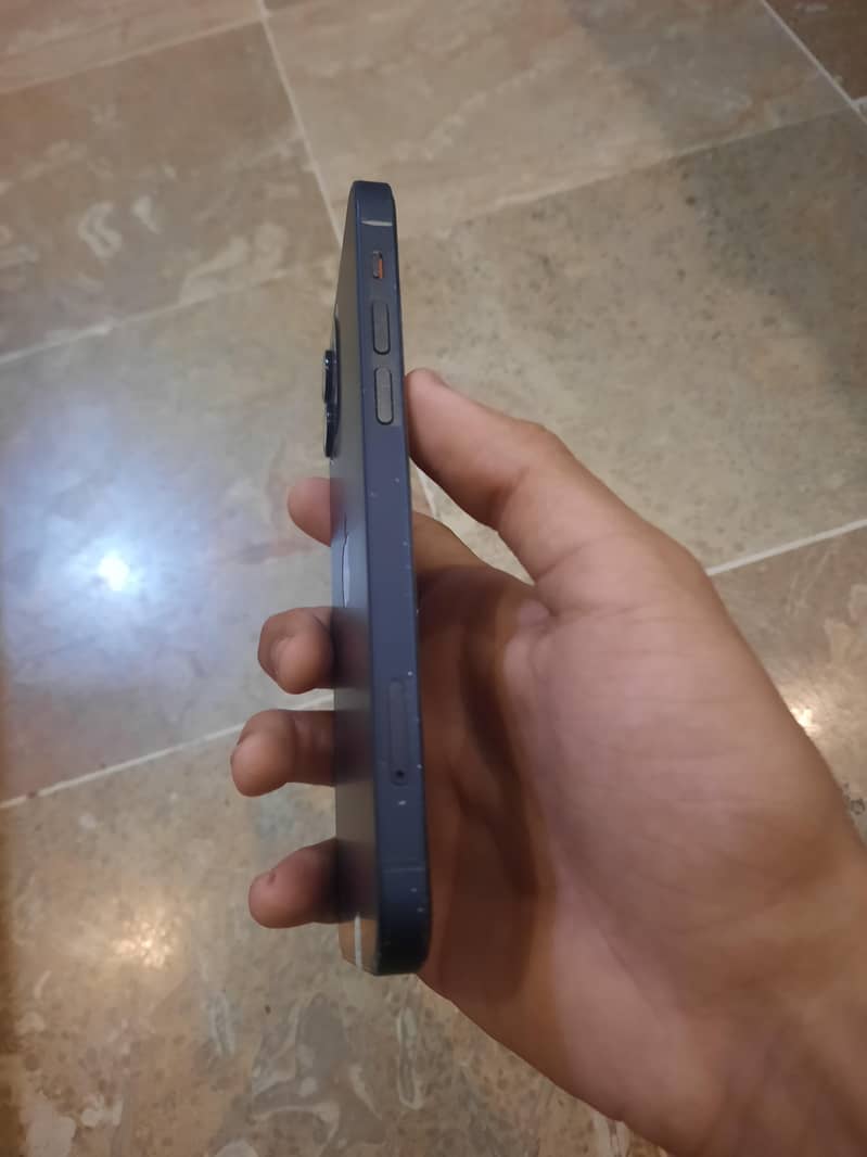 Apple iPhone 12 2