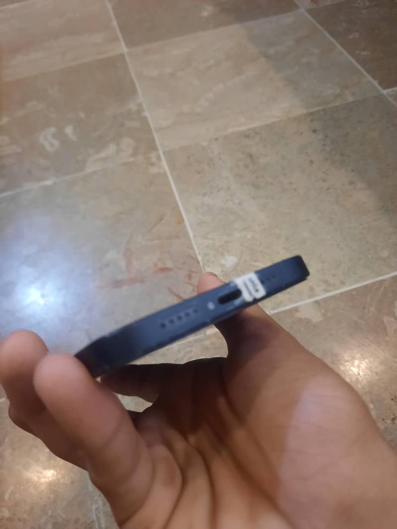Apple iPhone 12 3