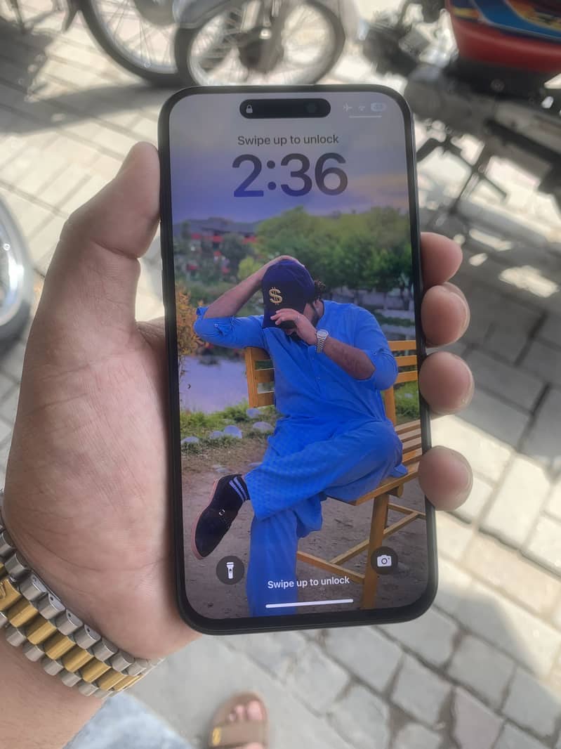 iPhone 15 Pro Max 4
