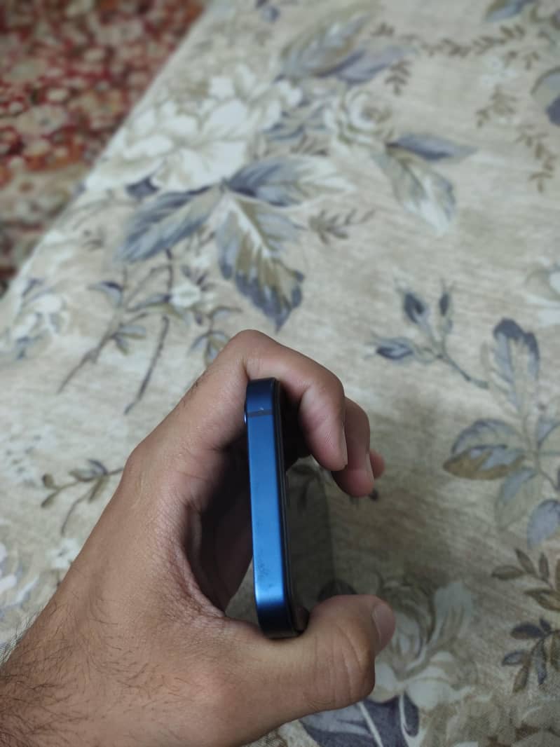 Apple iPhone 12 mini 3
