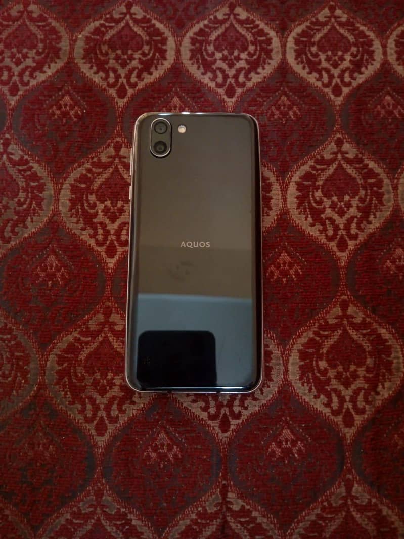 Sharp Aquos R2 1