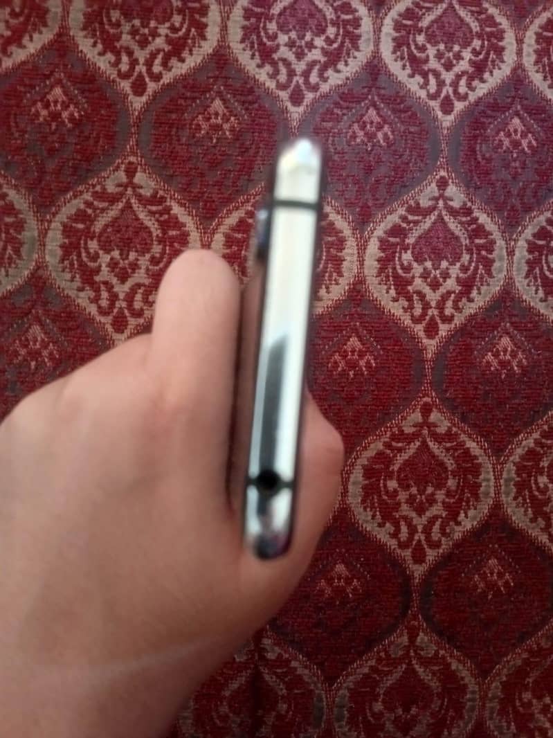 Sharp Aquos R2 2