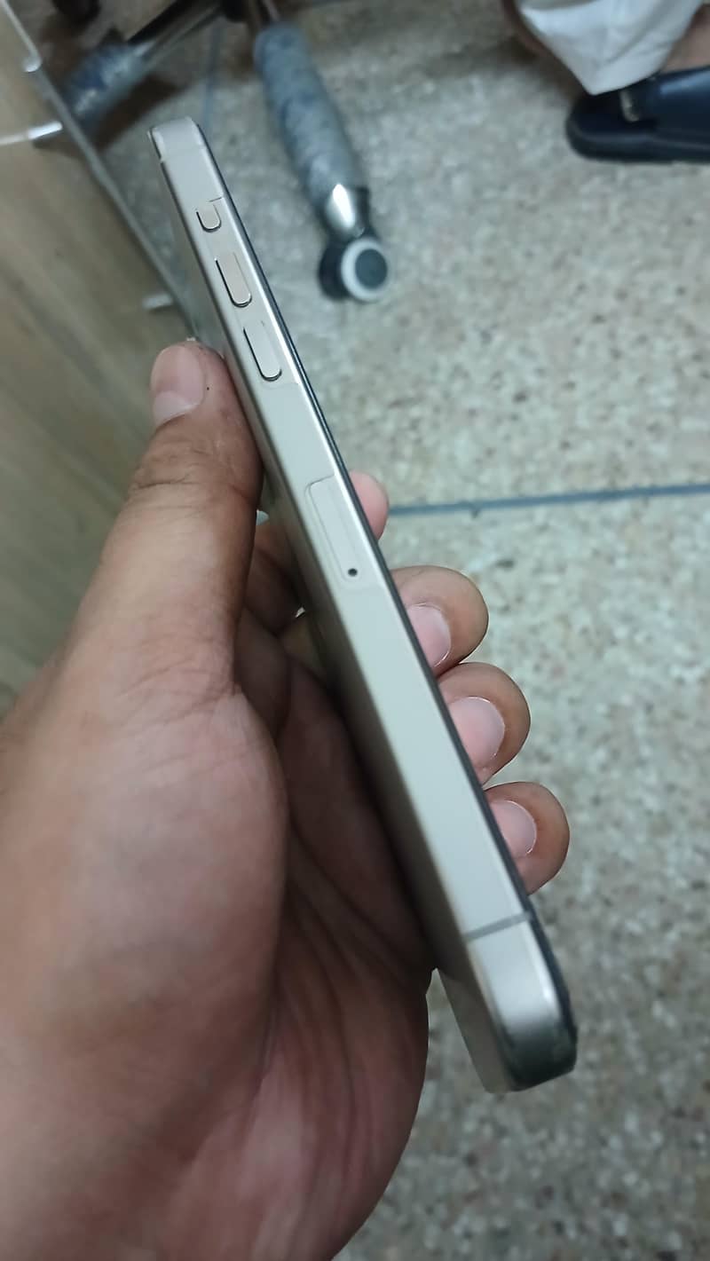 Apple iPhone 15 Pro Max 1