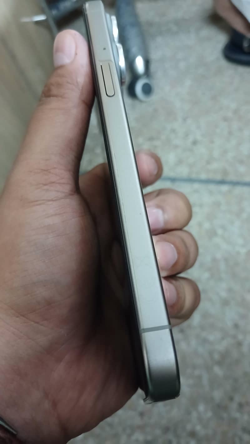 Apple iPhone 15 Pro Max 3