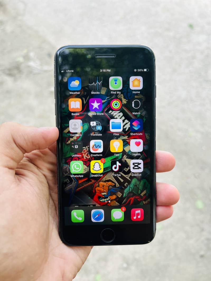 Apple iPhone 8 Plus 3