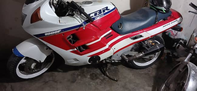 HONDA CBR1000 AZAD PUNCHI