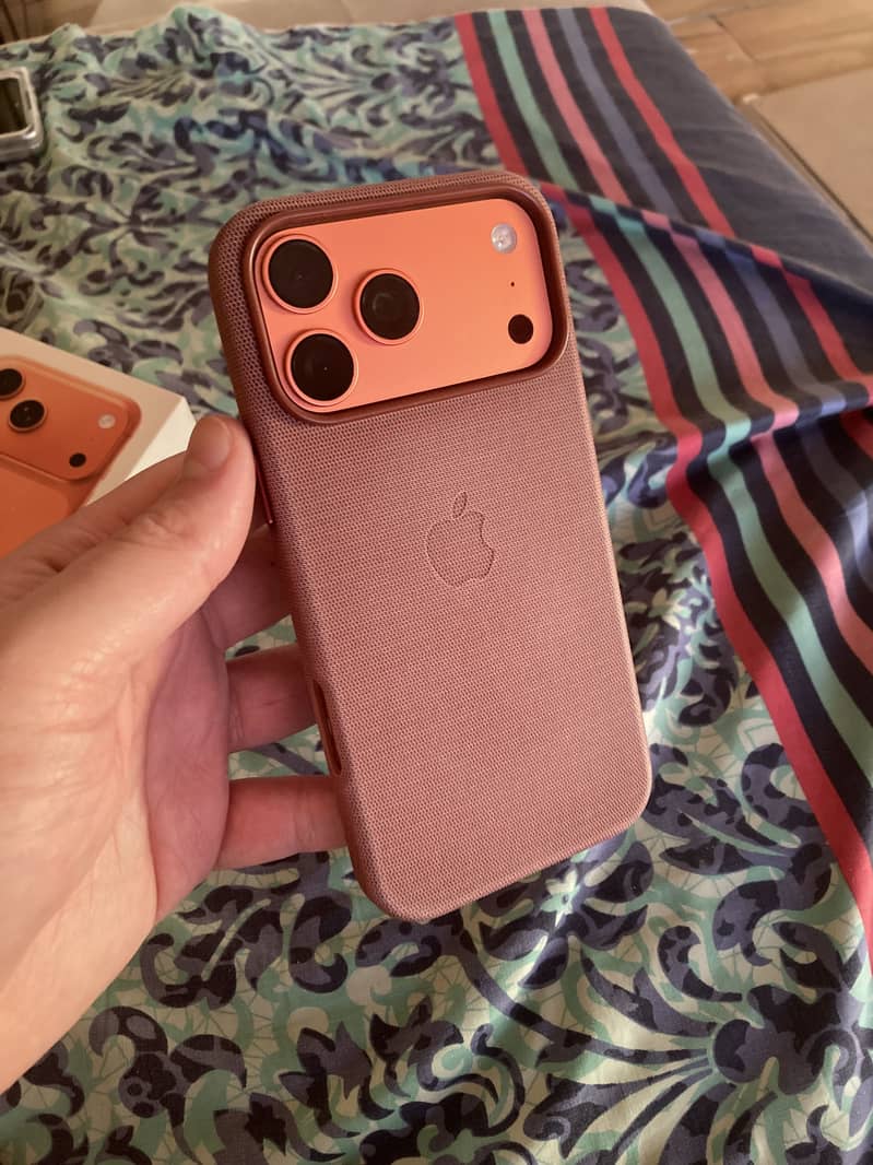 iPhone 17 Pro Max 4