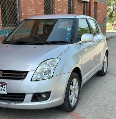 Suzuki Swift 1.3 DLX Navigation 2015. Total Genuine.