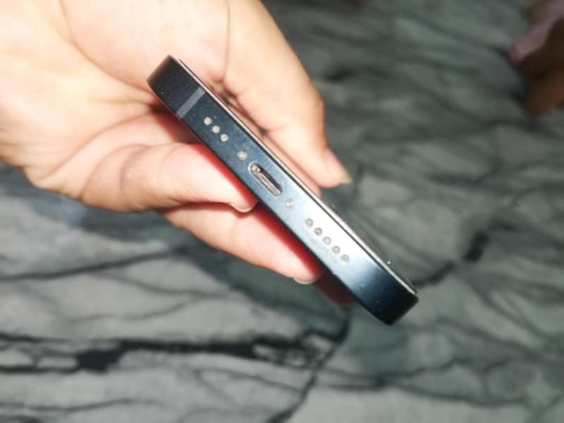 Apple iPhone 13 4