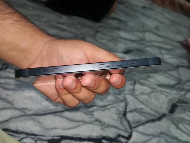 Apple iPhone 13 5