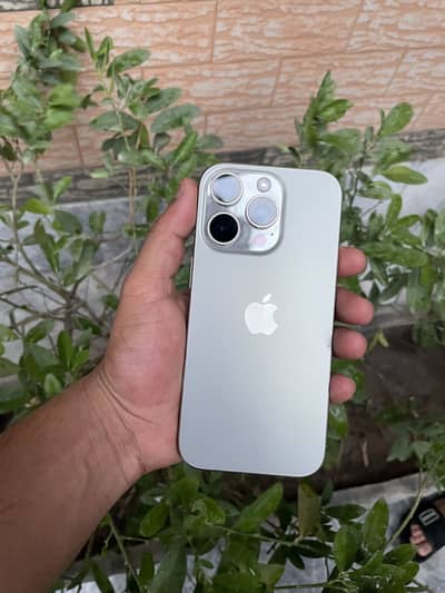 Apple iPhone 16 Pro