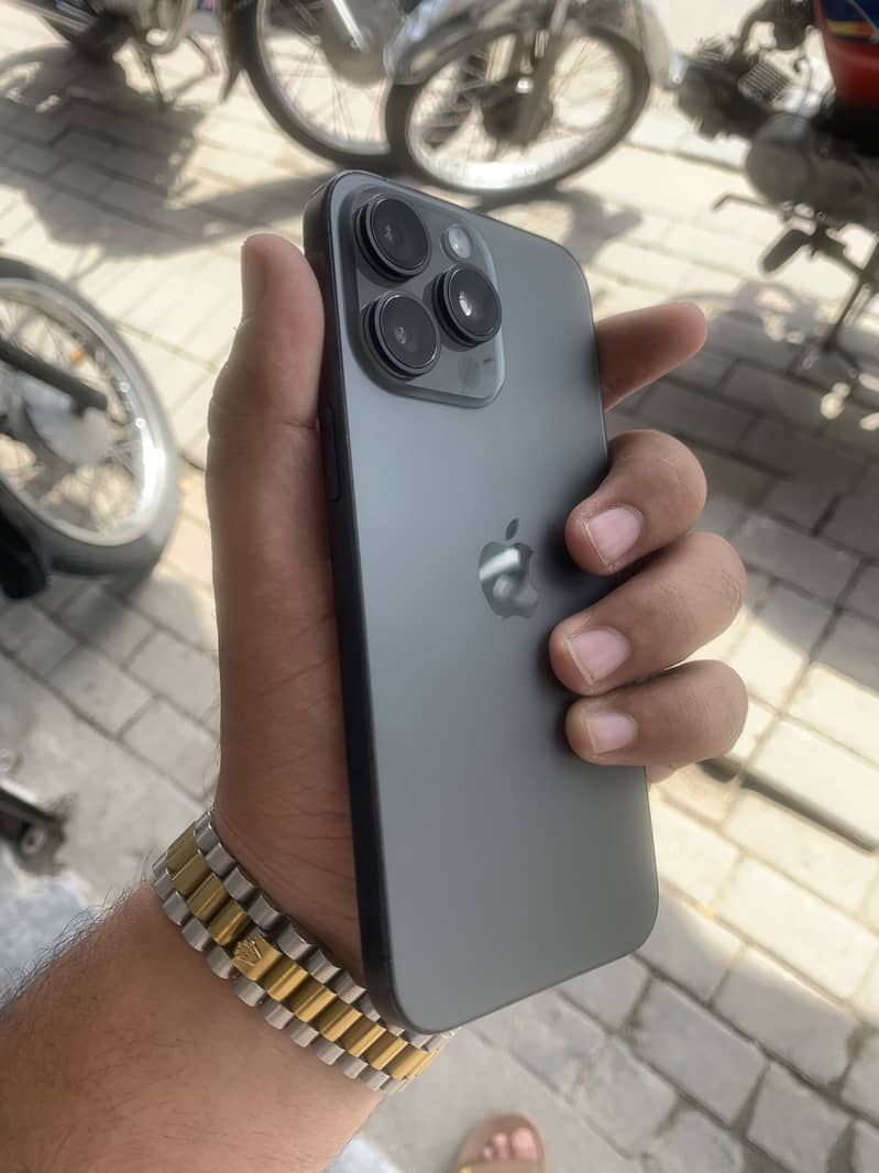 iPhone 15 Pro Max 5