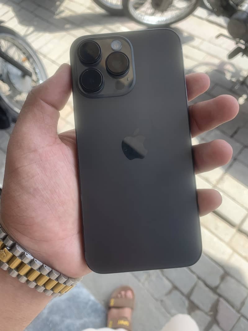 iPhone 15 Pro Max 6