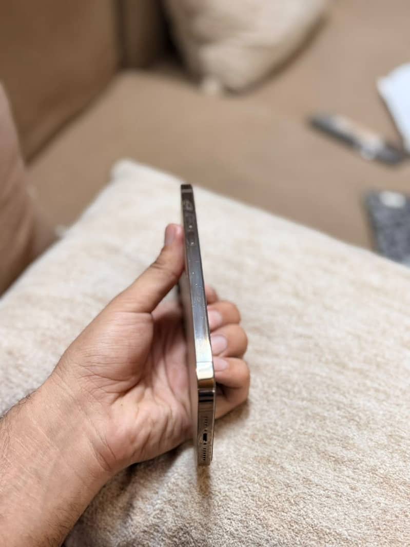 Apple iPhone 14 Pro Max 8