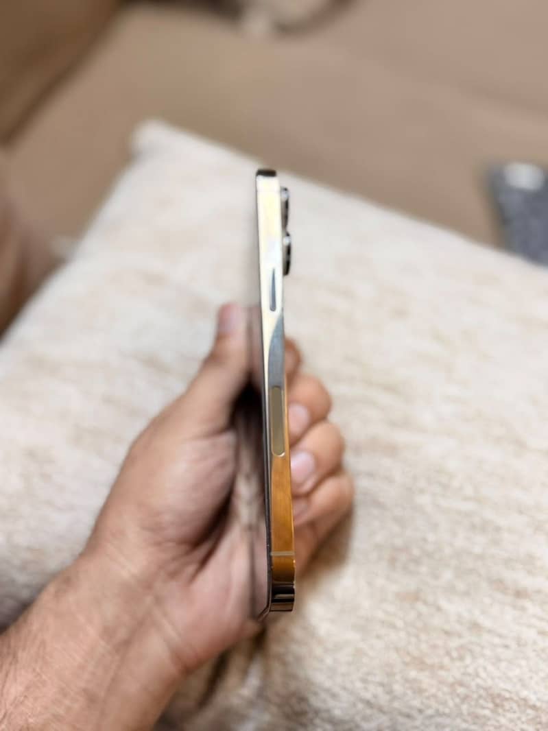 Apple iPhone 14 Pro Max 9