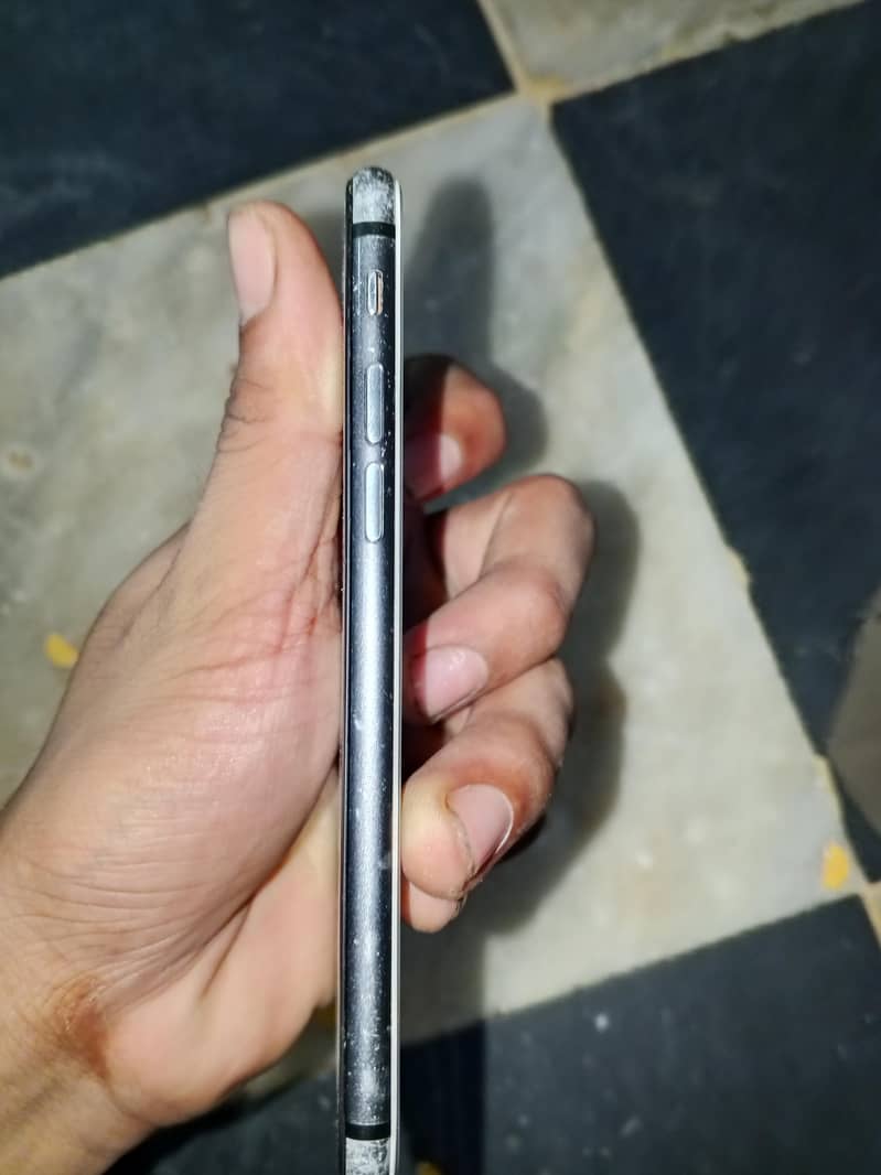 Apple iPhone 8 3