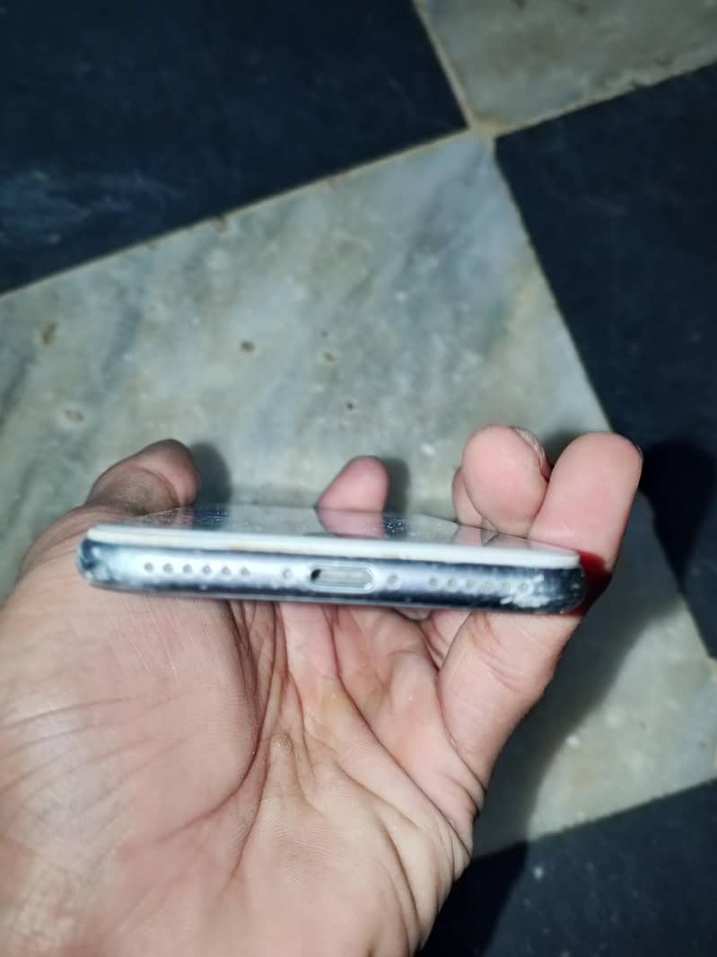 Apple iPhone 8 5