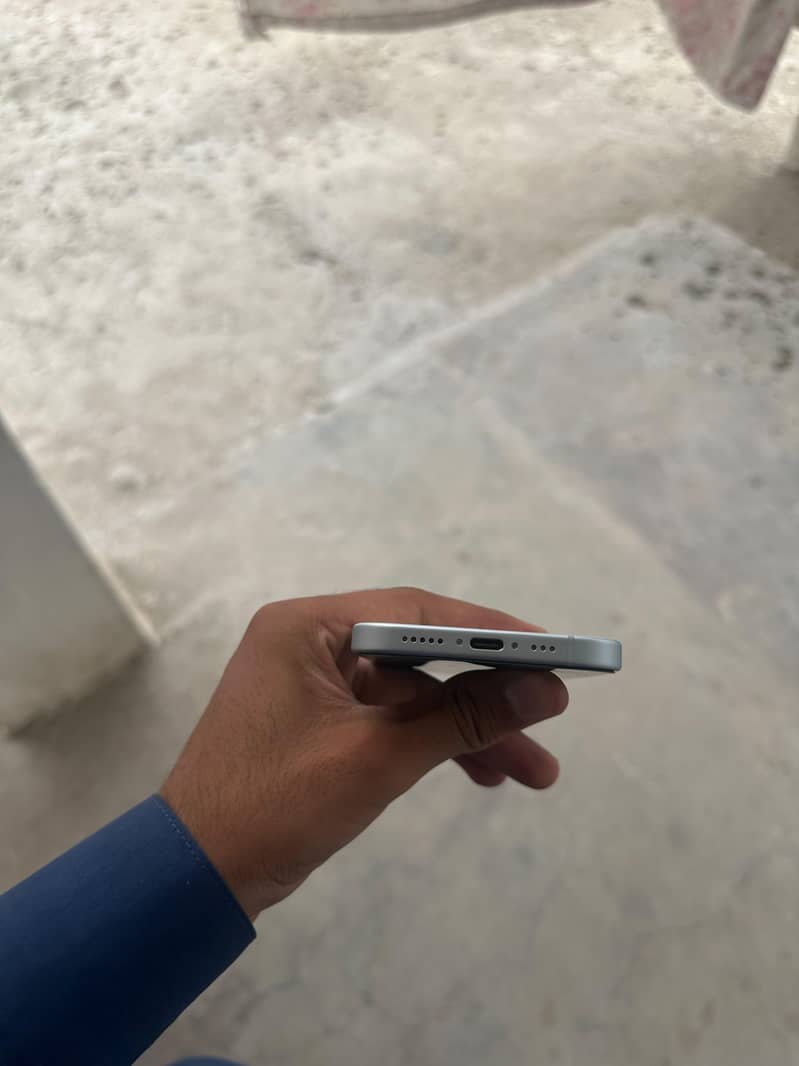 Apple iPhone 15 4