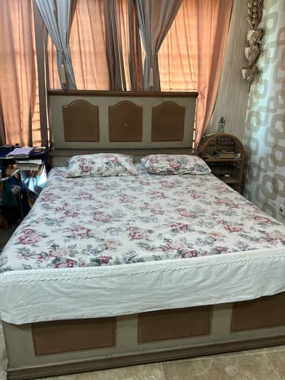 Queen size Double Bed Set with out Sides Tables And Dressing