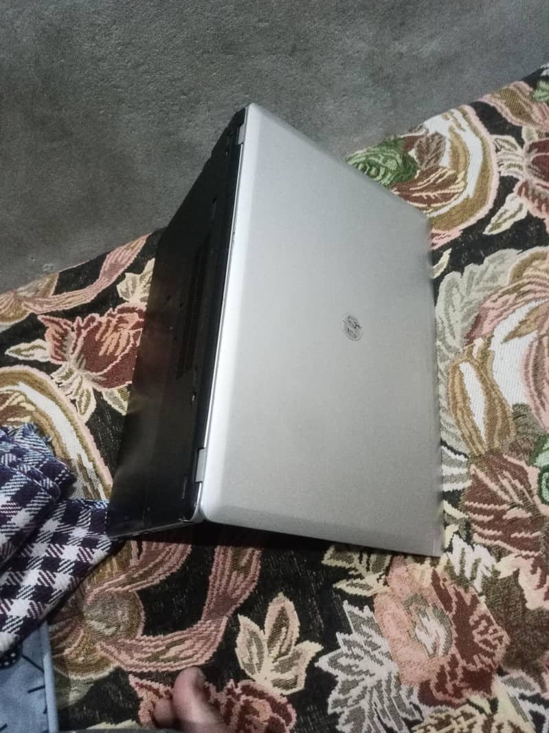 Laptop 0