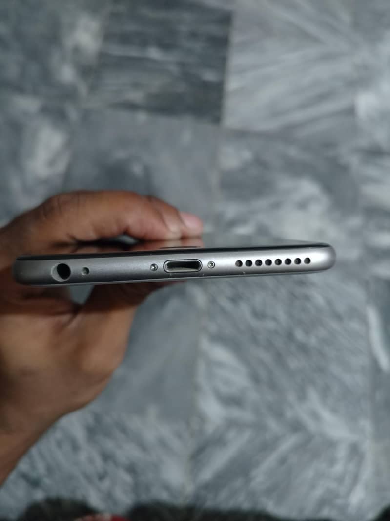 Apple iPhone 6 Plus 12