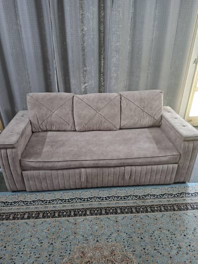 9 seatet sofa cumbed in  good condition