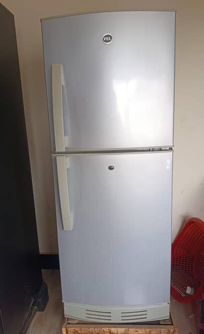 Pel medium size refrigerator / Fridge 10-12 Cubic feet