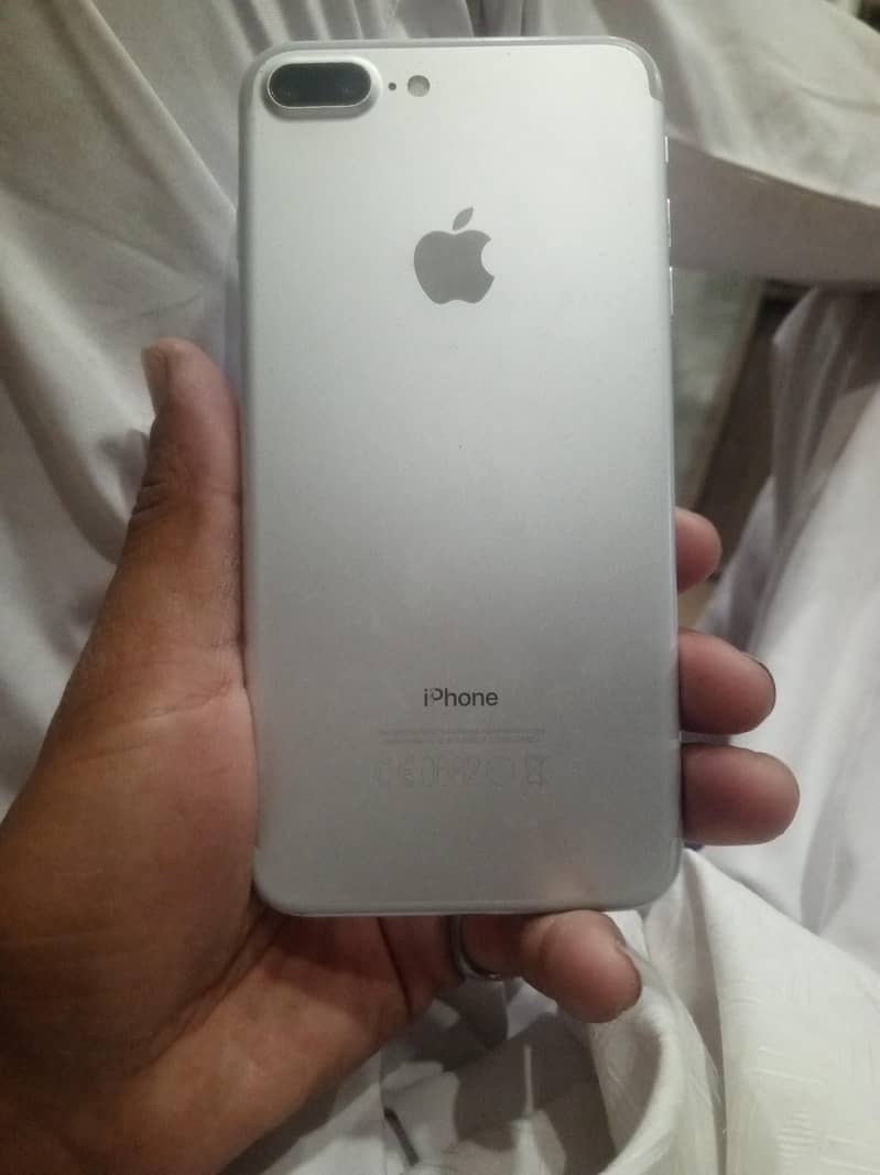 Apple iPhone 7 Plus 1