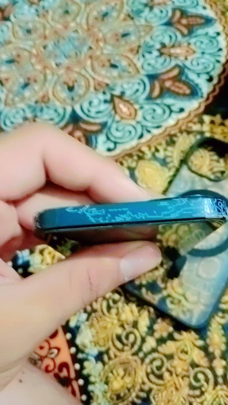 Apple iPhone 13 1