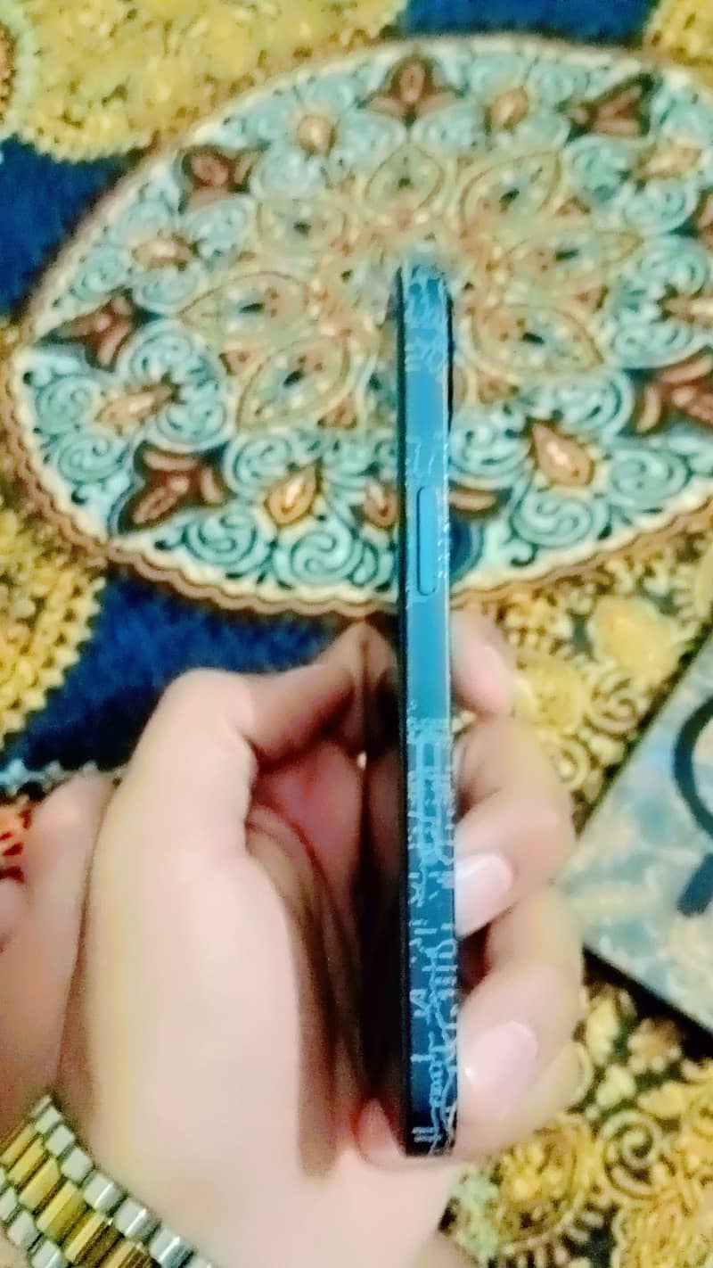 Apple iPhone 13 5