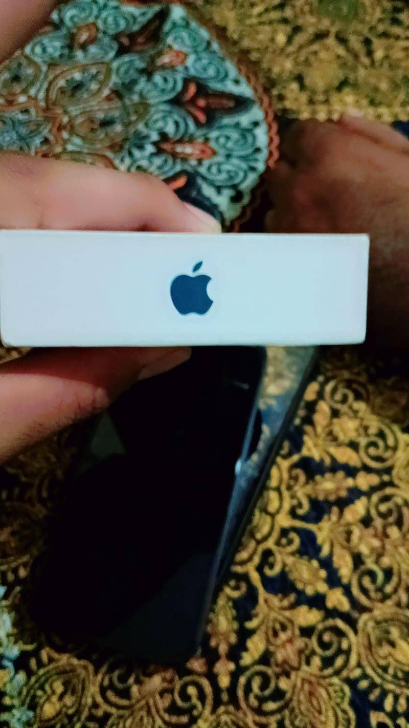 Apple iPhone 13 11