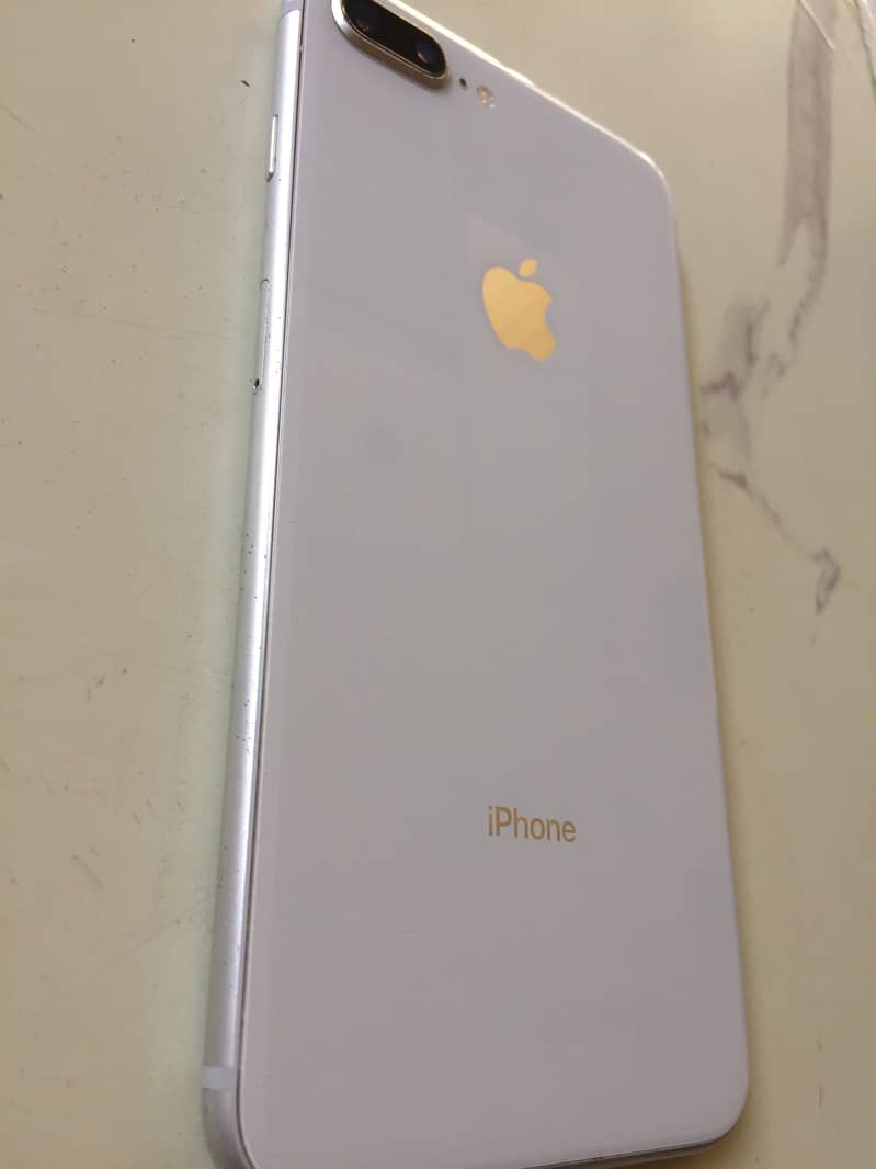 Apple iPhone 8 Plus 0