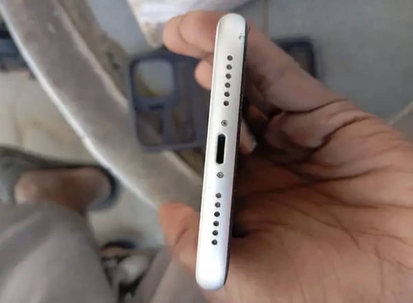 Apple iPhone 11 8