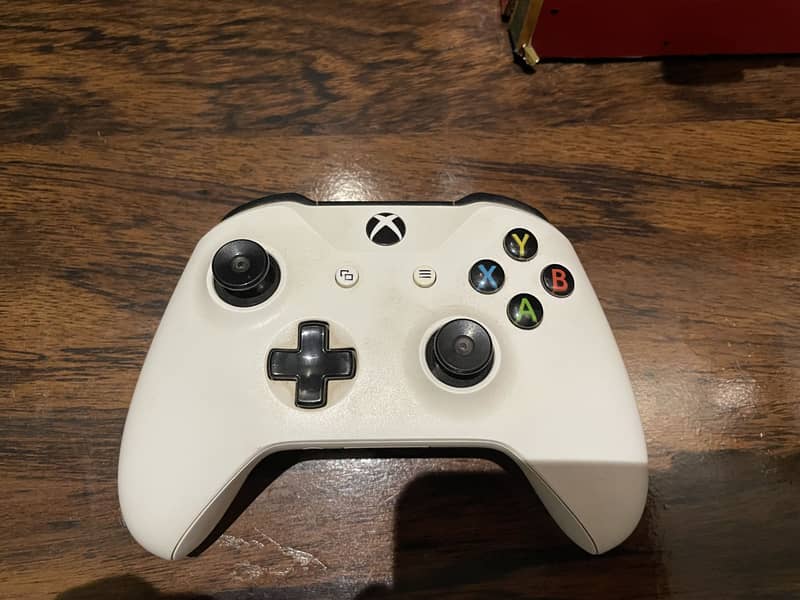 Xbox One S 1