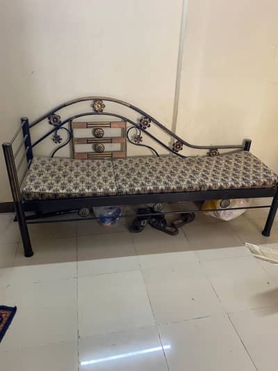 3 seater iron sofa mint condition