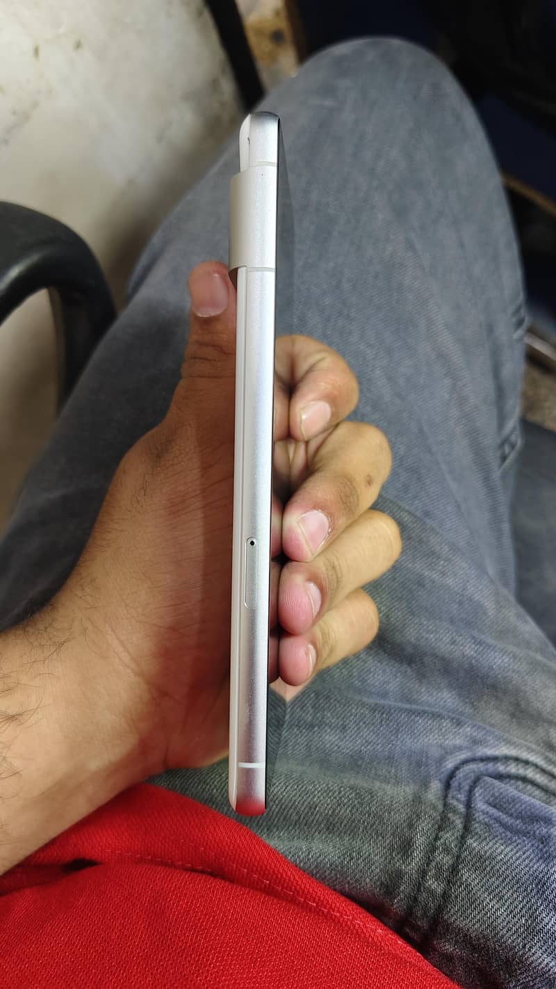 Google Pixel 7 4