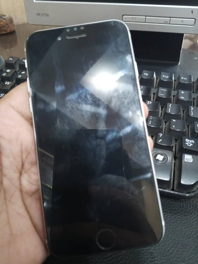 Apple iPhone SE 0
