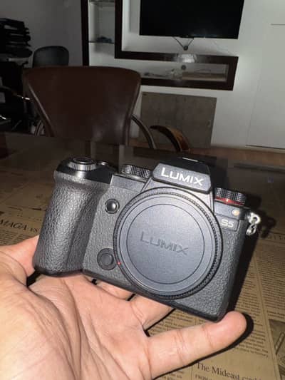 LUMIX s5 body and 35 mm lens