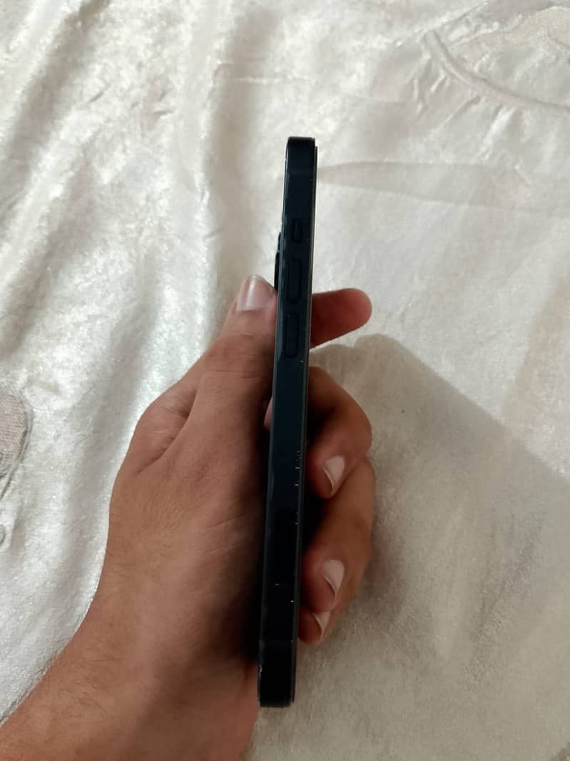 Apple iPhone 14 3