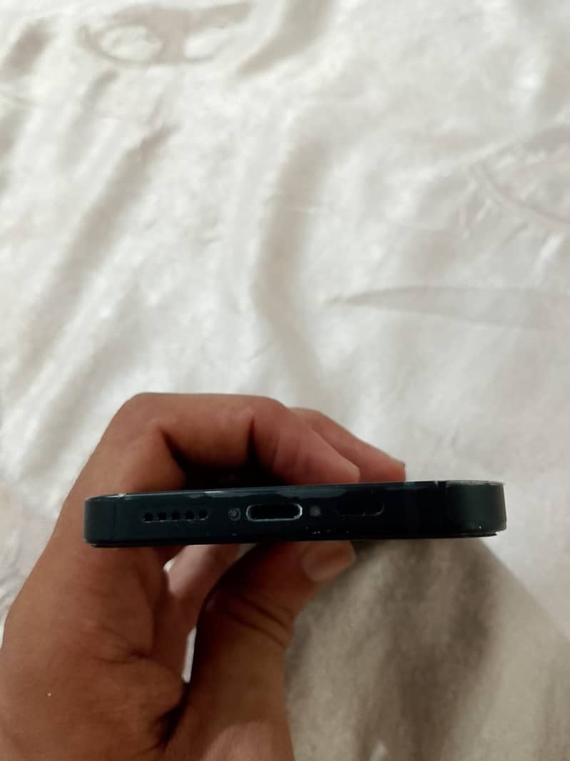 Apple iPhone 14 4