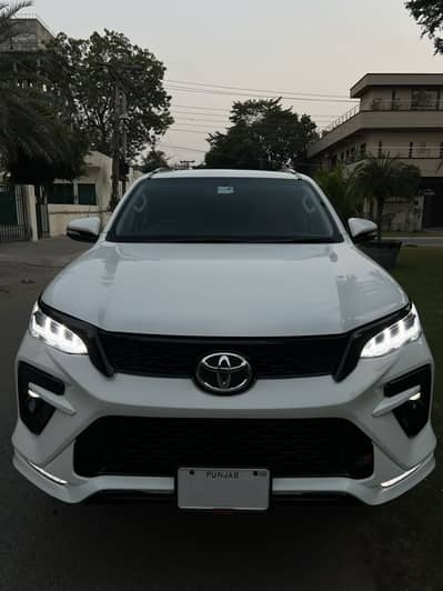 Toyota Fortuner 4x4 vvti petrol