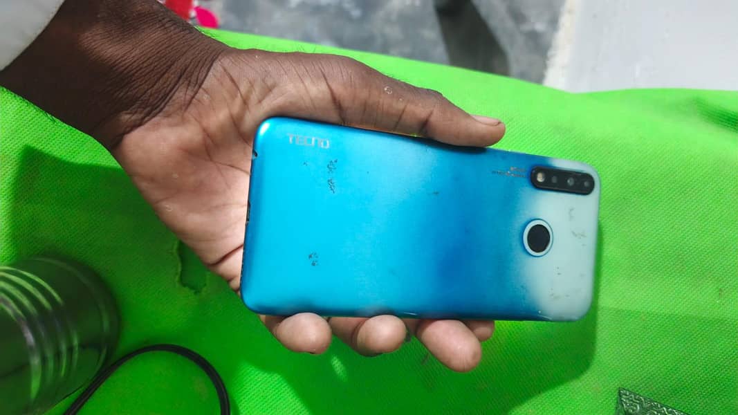 Tecno Spark 4 0