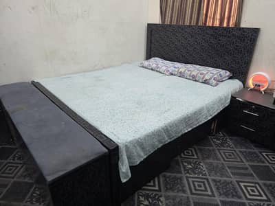 bed set with side table