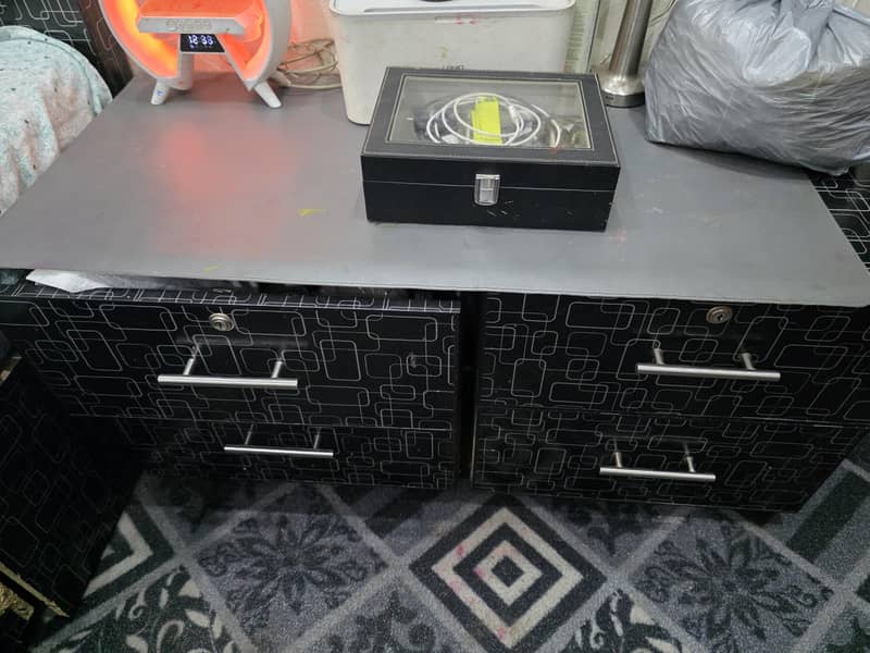 bed set with side table 7