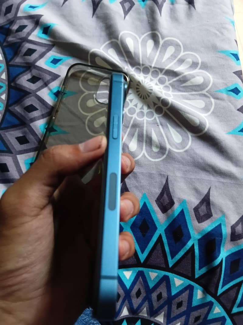 Apple iPhone 13 2