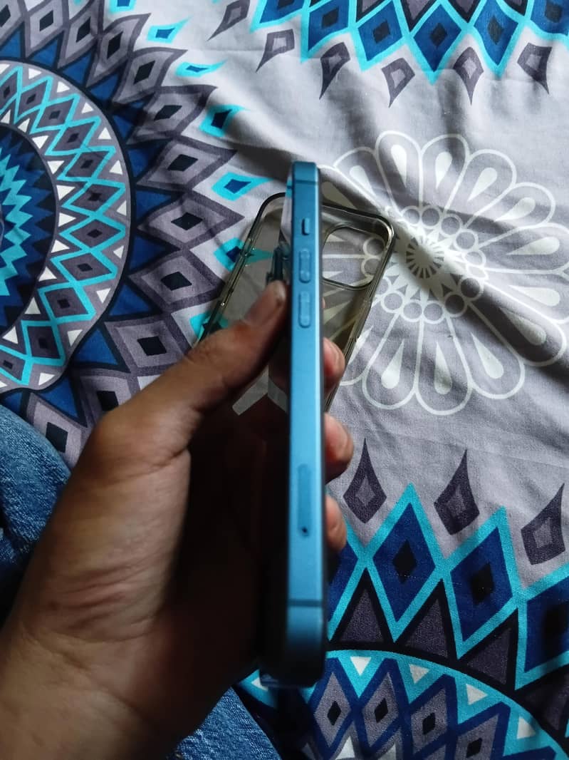 Apple iPhone 13 3