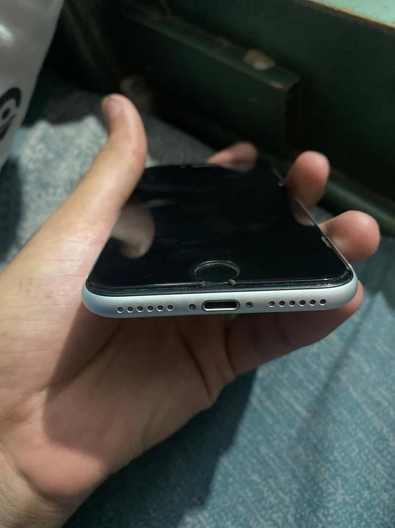 Apple iPhone SE 3